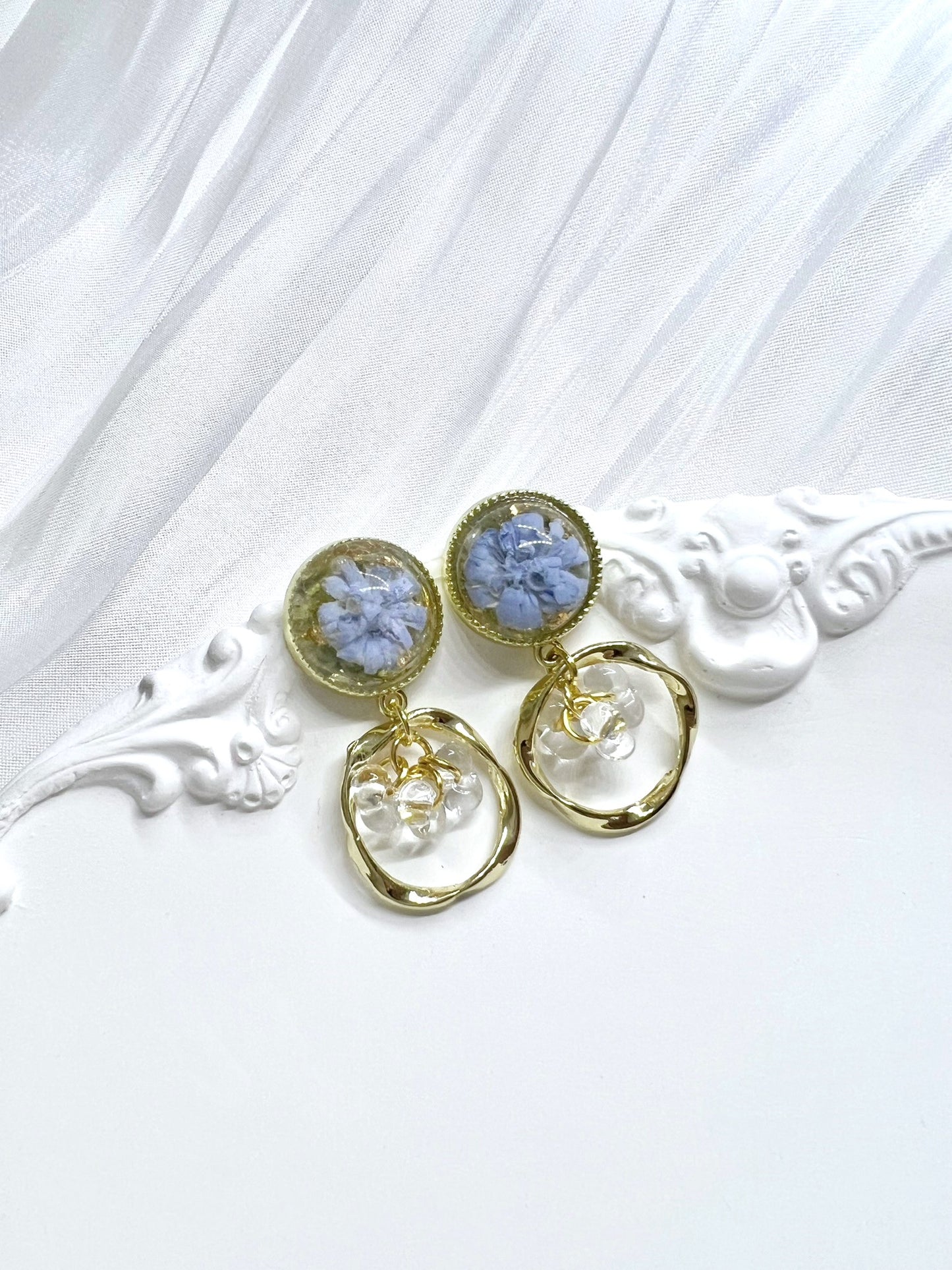 Cho's Bright Earrings Blue.