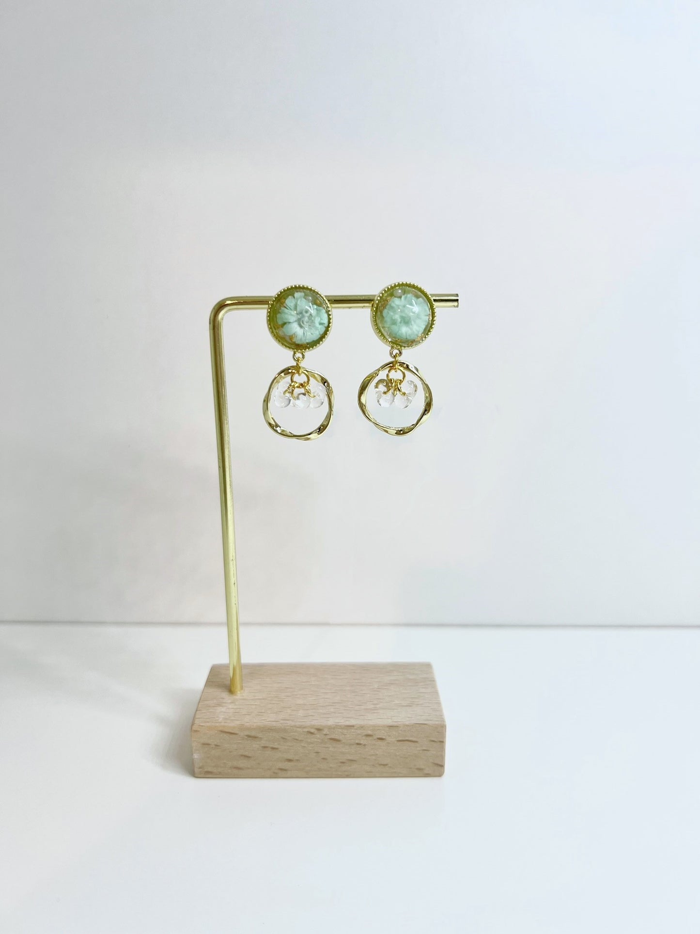 Cho's Bright Earrings Mint Demo.