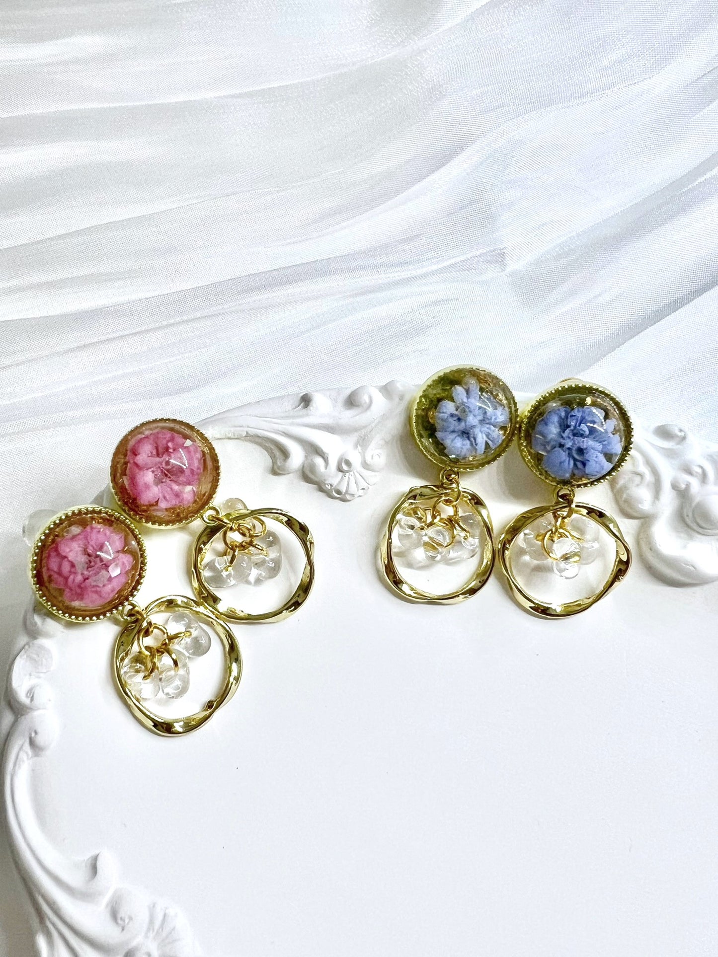 Cho's Bright Earrings Mint Pink.