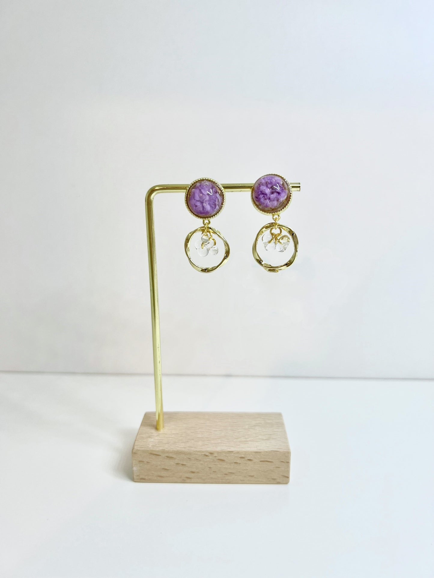 Cho's Bright Earrings Purple Demo.