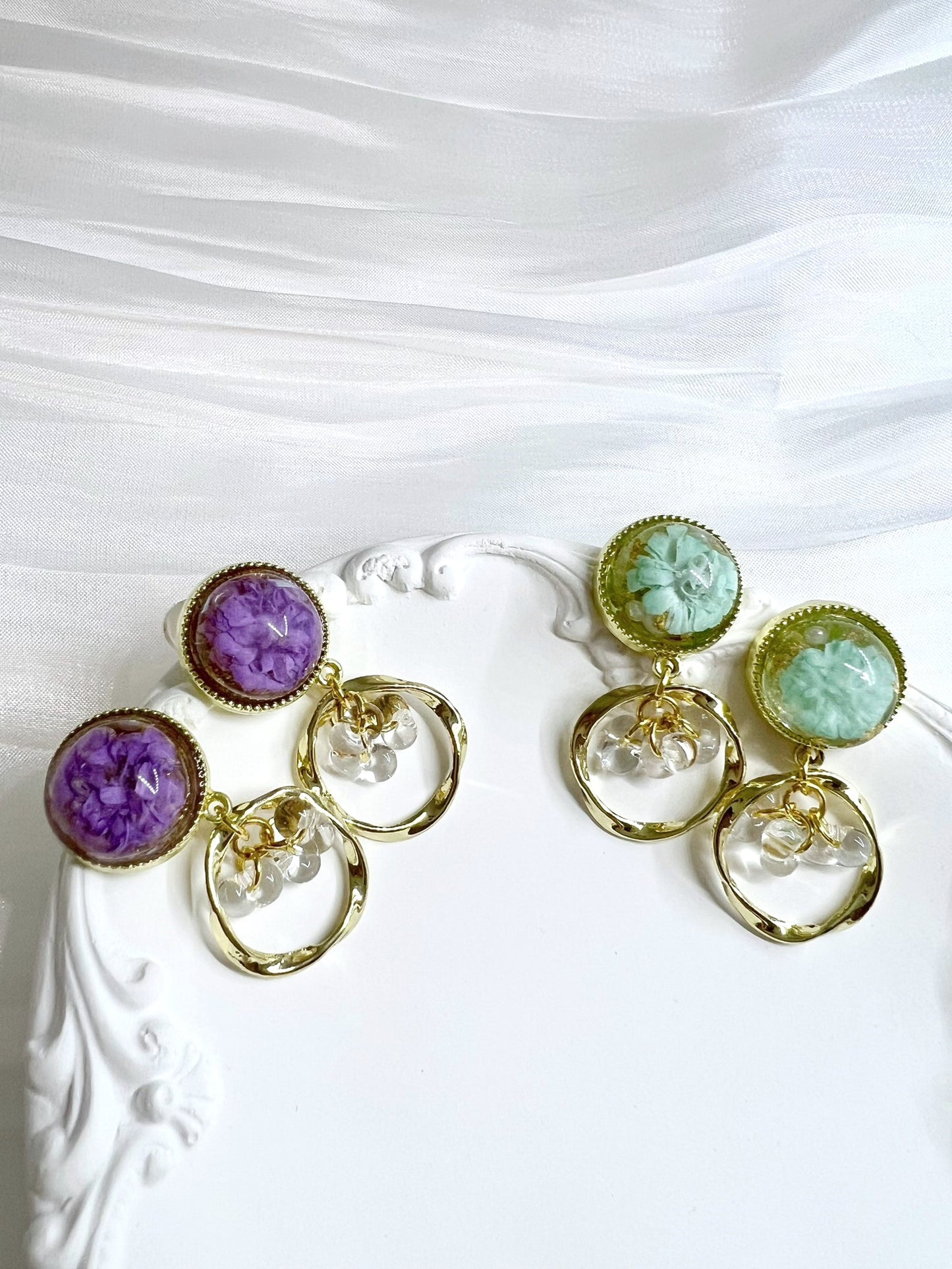 Cho's Bright Earrings Purple Green.