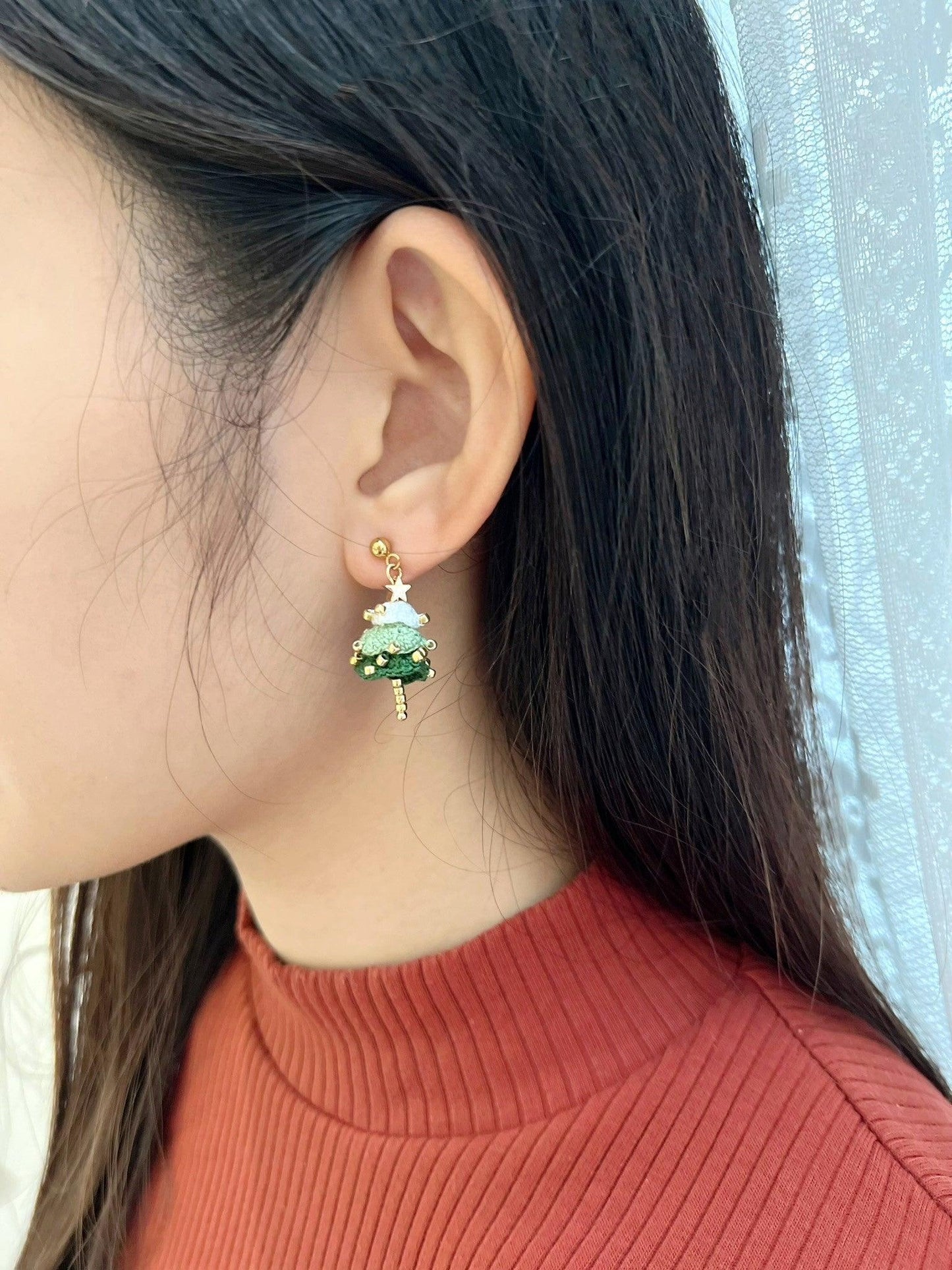 Christmas Tree Earrings Green Demo.