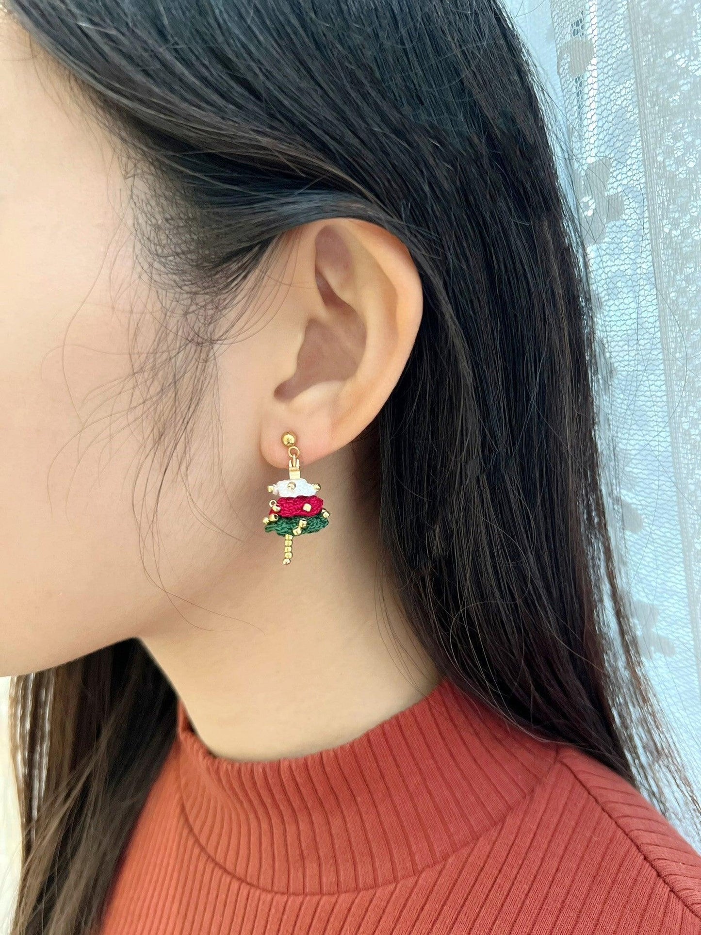 Christmas Tree Earrings Red Demo.