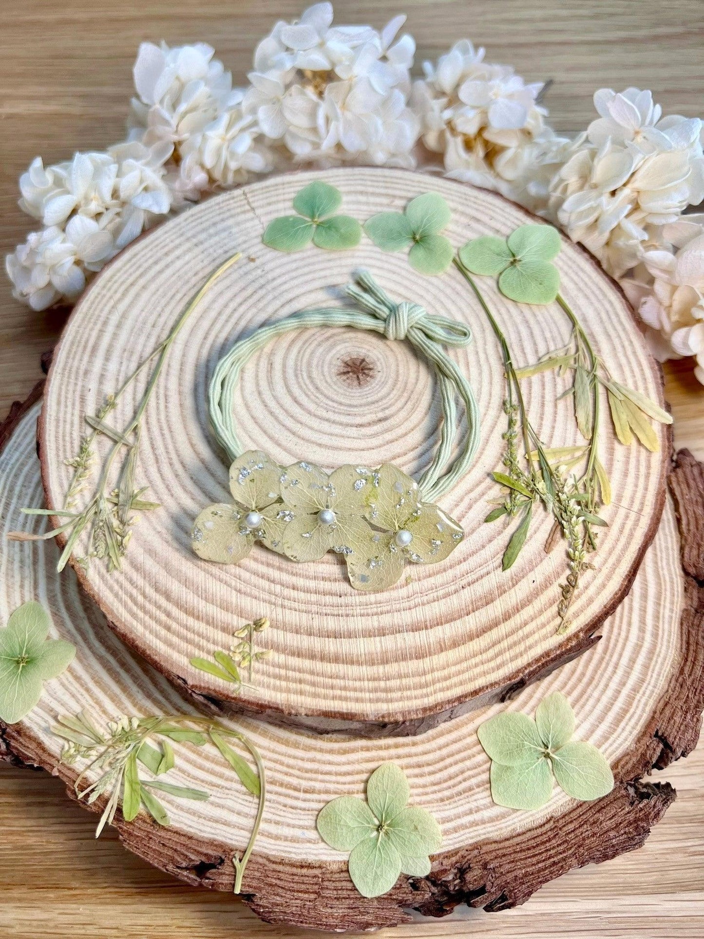 Clover Spring Ponytail Holder Green.