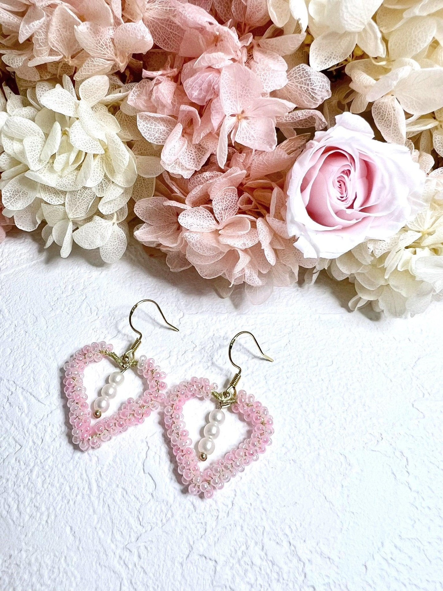 Cupid Love Earrings Pink.
