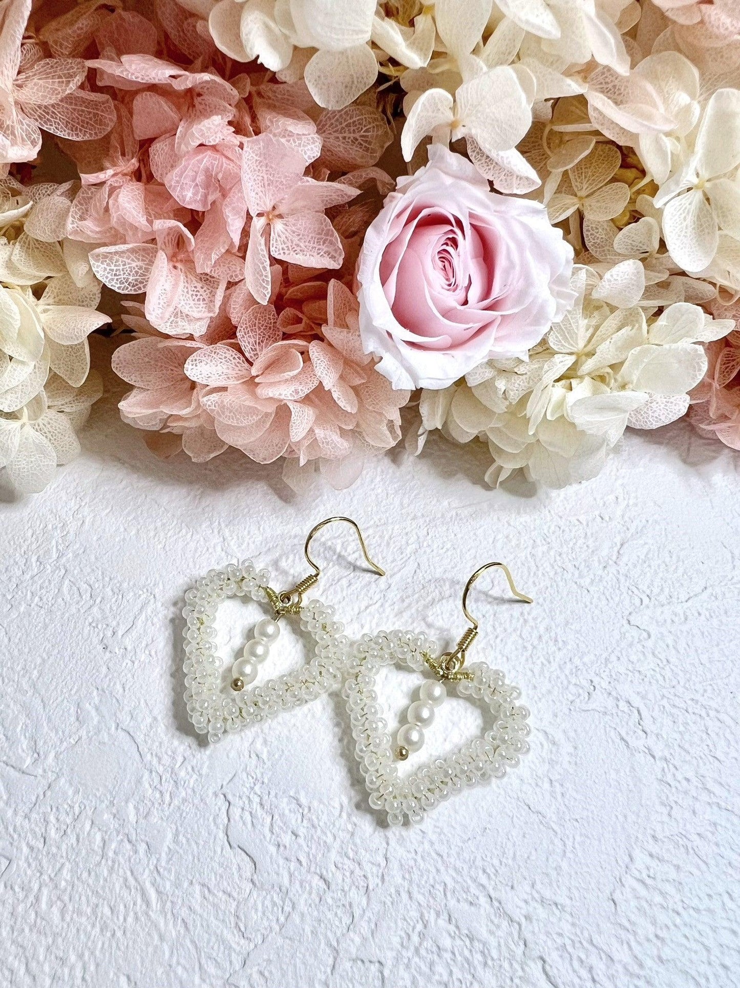 Cupid Love Earrings White.