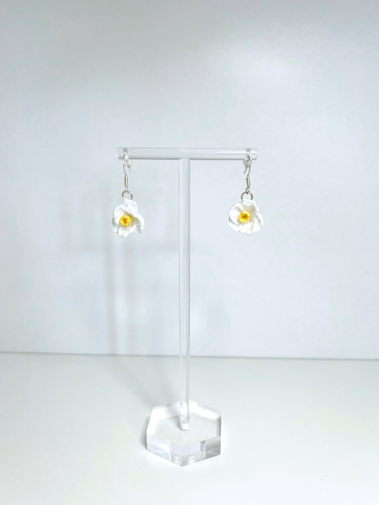 Daffodils Drops Earrings White Demo.