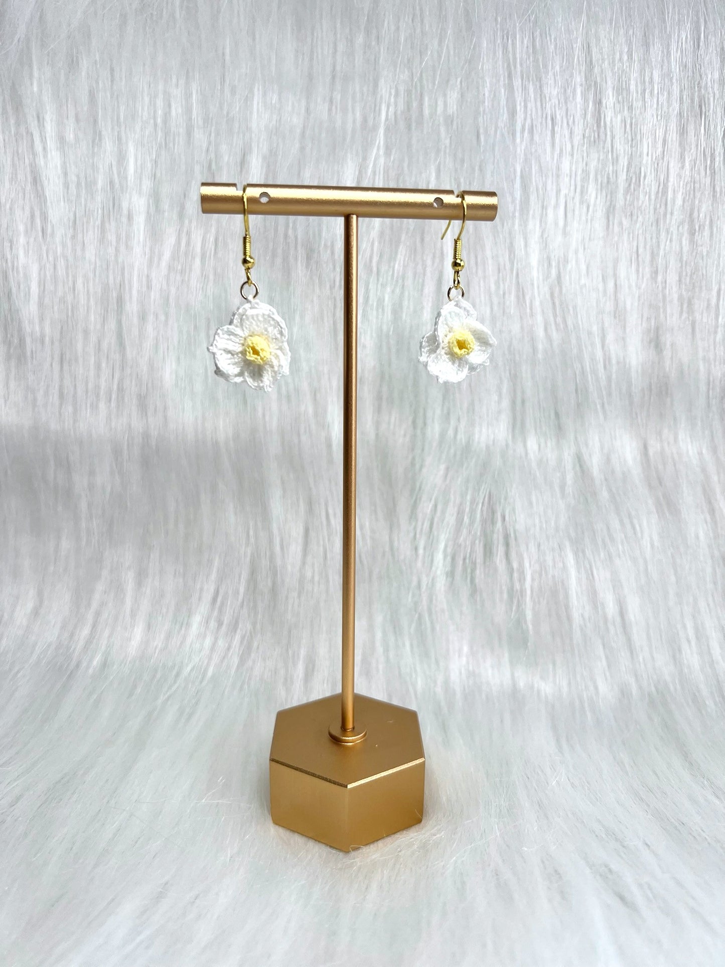 Daffodils Drops Earrings White Demo.