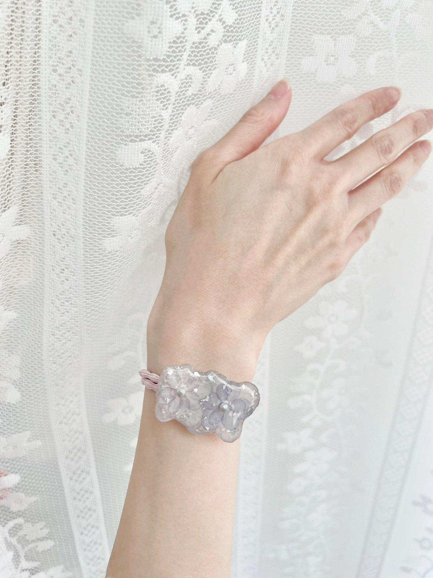 Forever Winter Ponytail Holder Demo.