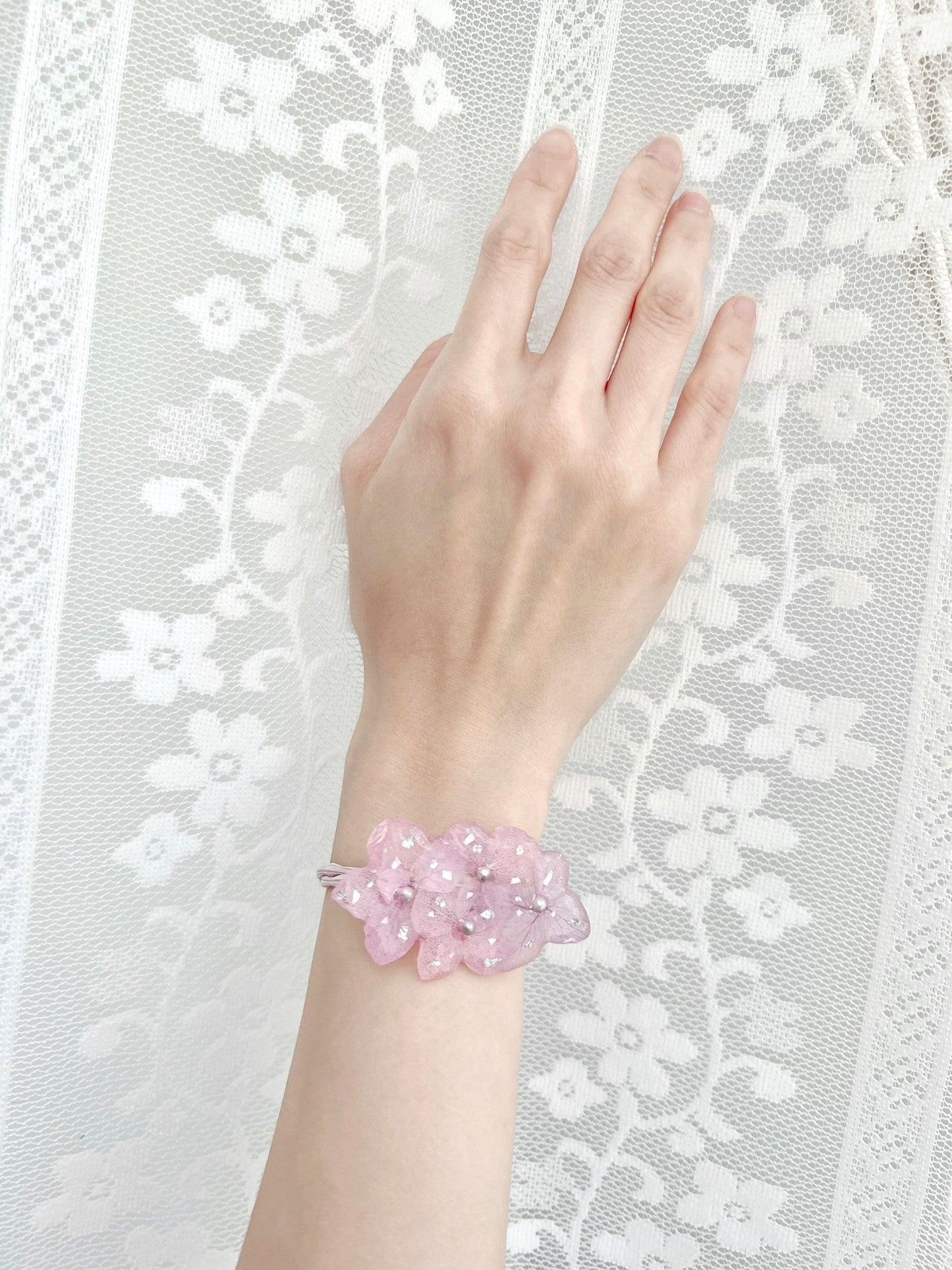 Hydrangea Garden Ponytail Holder Demo.
