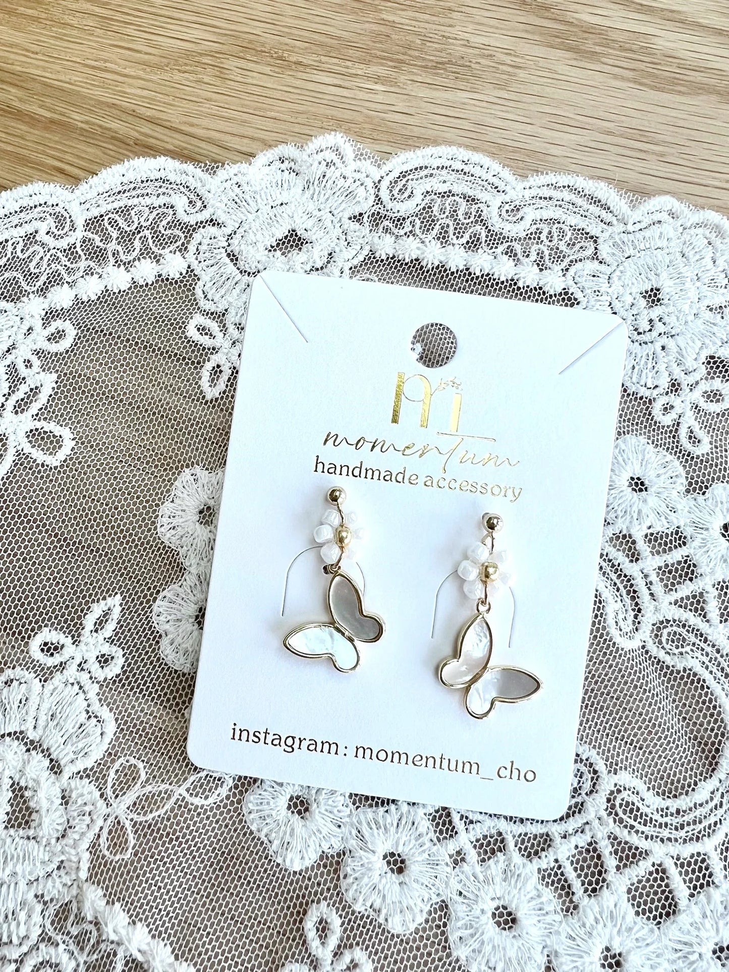 Moonlit Meadow Earrings White.