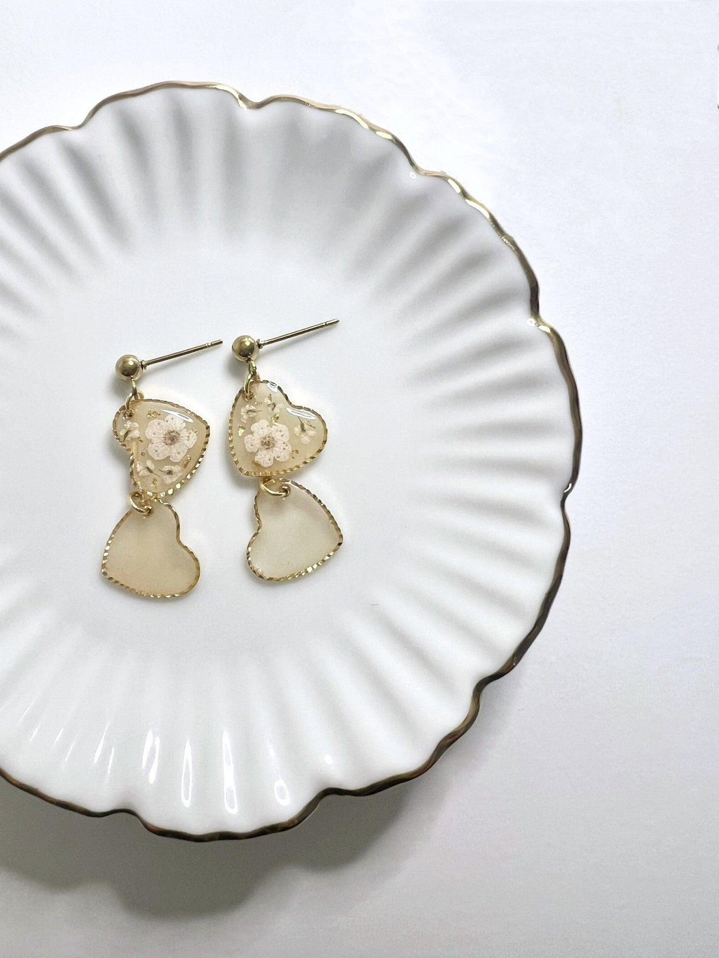 Tea For Two Earrings Beige.