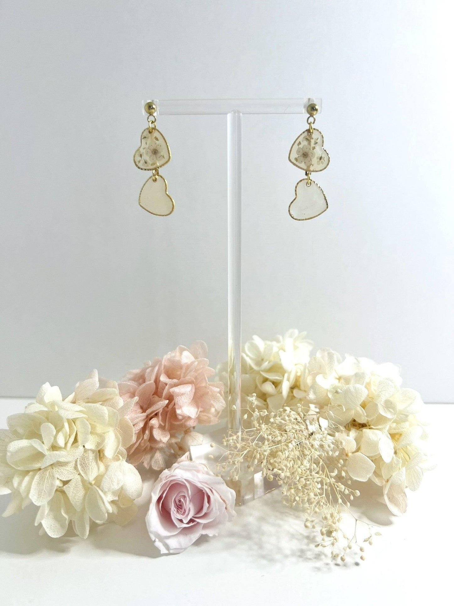 Tea For Two Earrings Beige Demo.