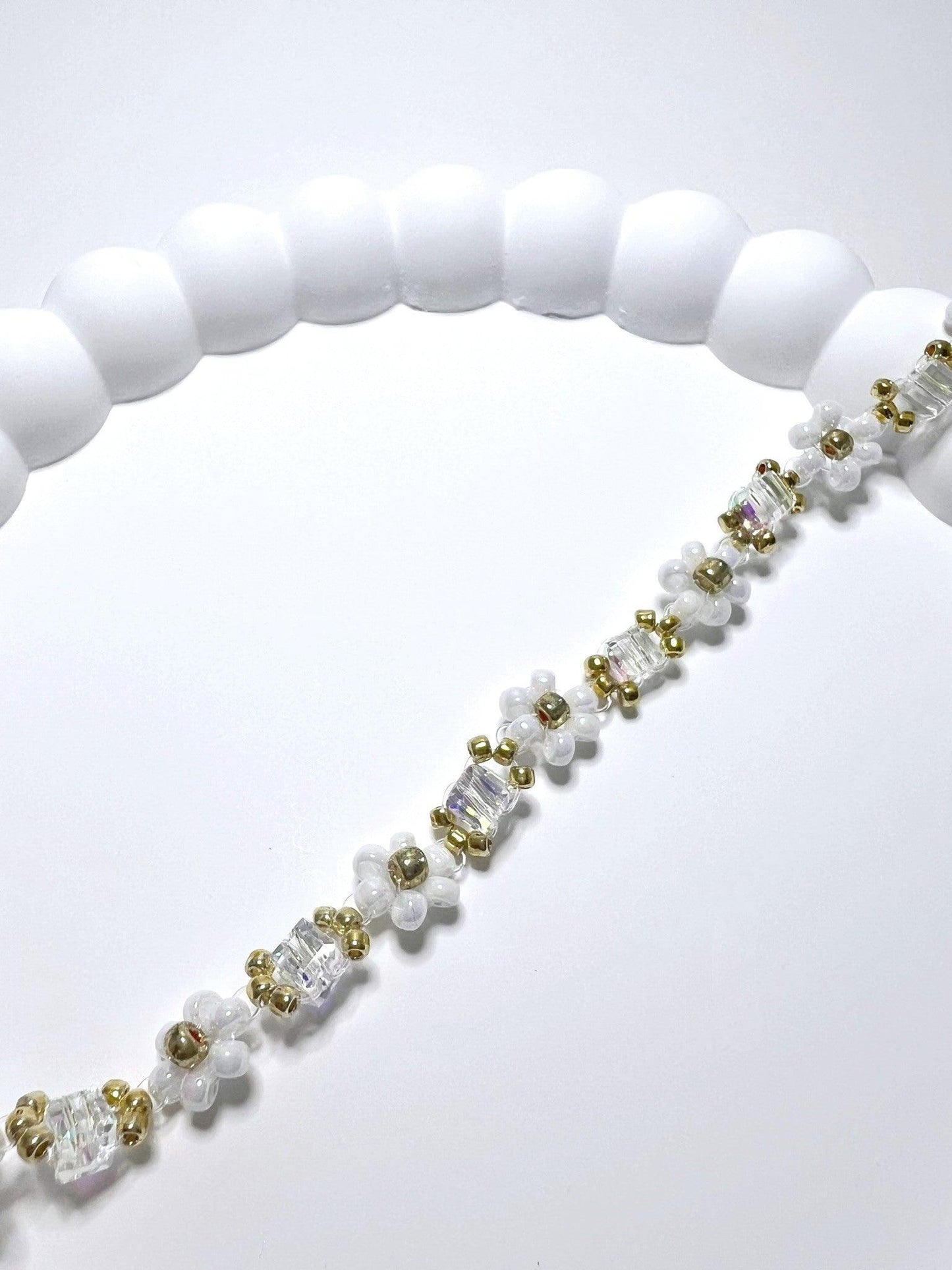 Wonderland Delights Bracelets Gold.