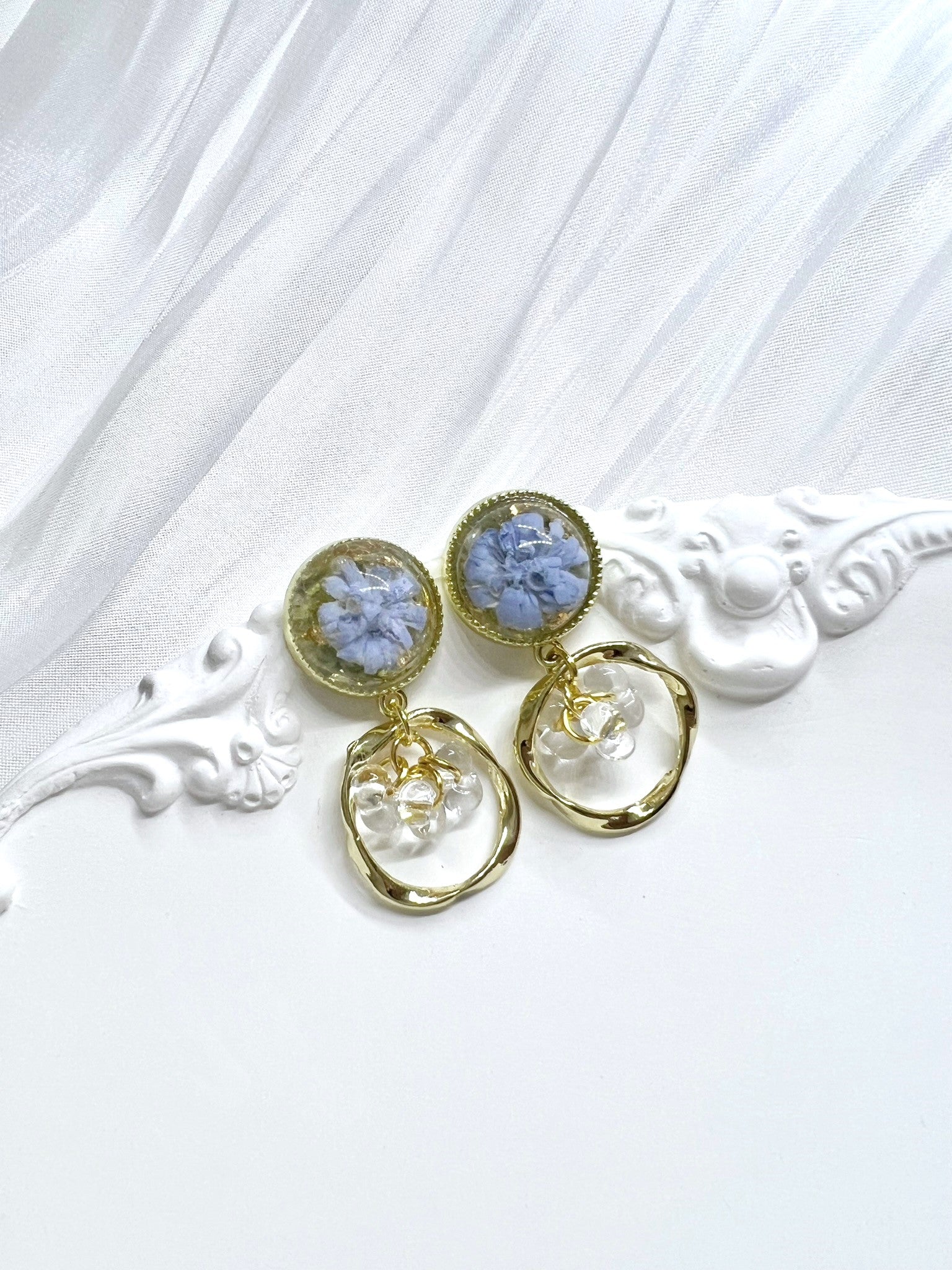 Cho's Bright Earrings Blue.