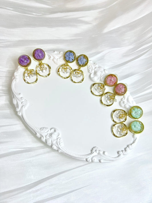 Cho's Bright Earrings Silk.
