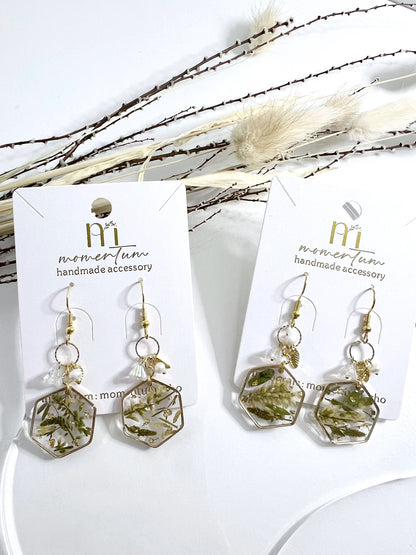 Cho's Park Earrings Card.
