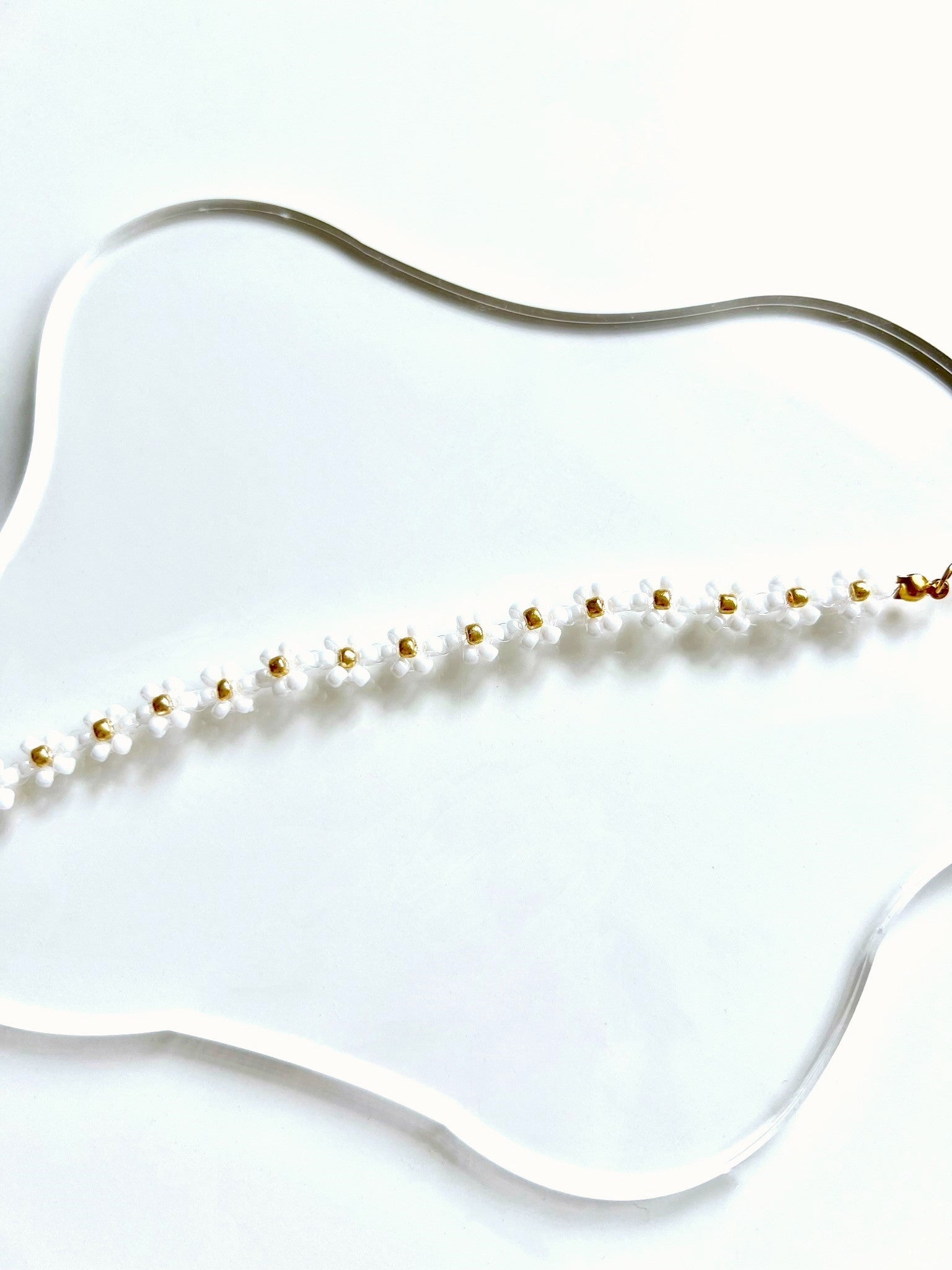 Daisy Shine Bracelets Horizontal. 