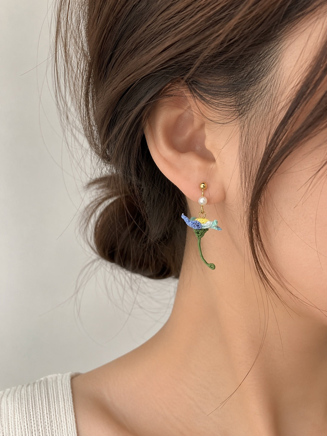 Dewdrop Blue Earrings Blue Model.