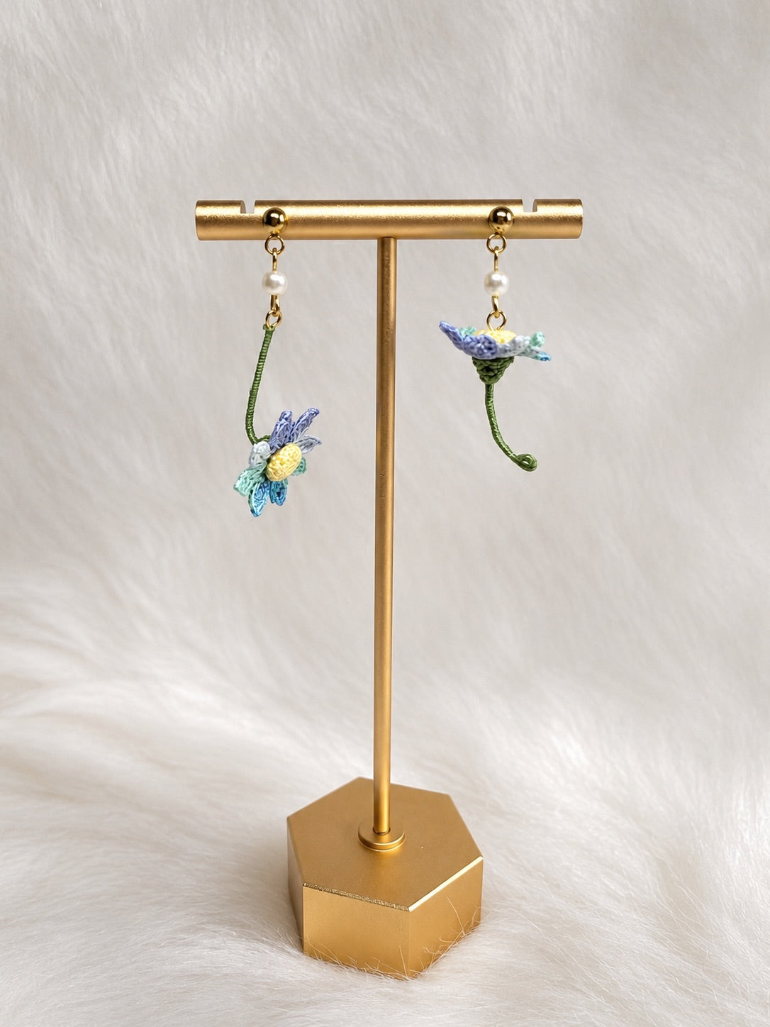 Dewdrop Blue Earrings Blue Demo.