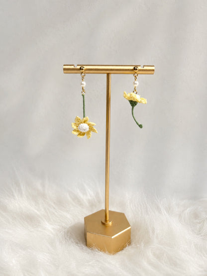 Dewdrop Blue Earrings Yellow Demo.