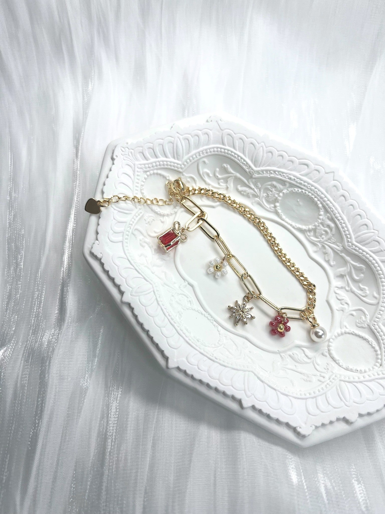 Glamorous Flapper Bracelets Red.