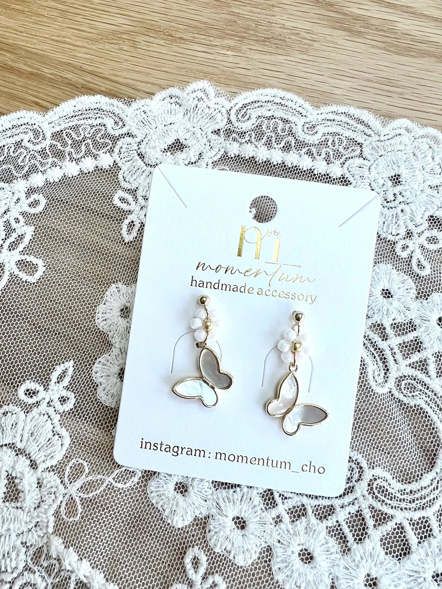 Moonlit Meadow Earrings White.