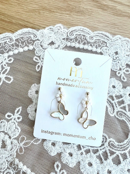 Moonlit Meadow Earrings White.