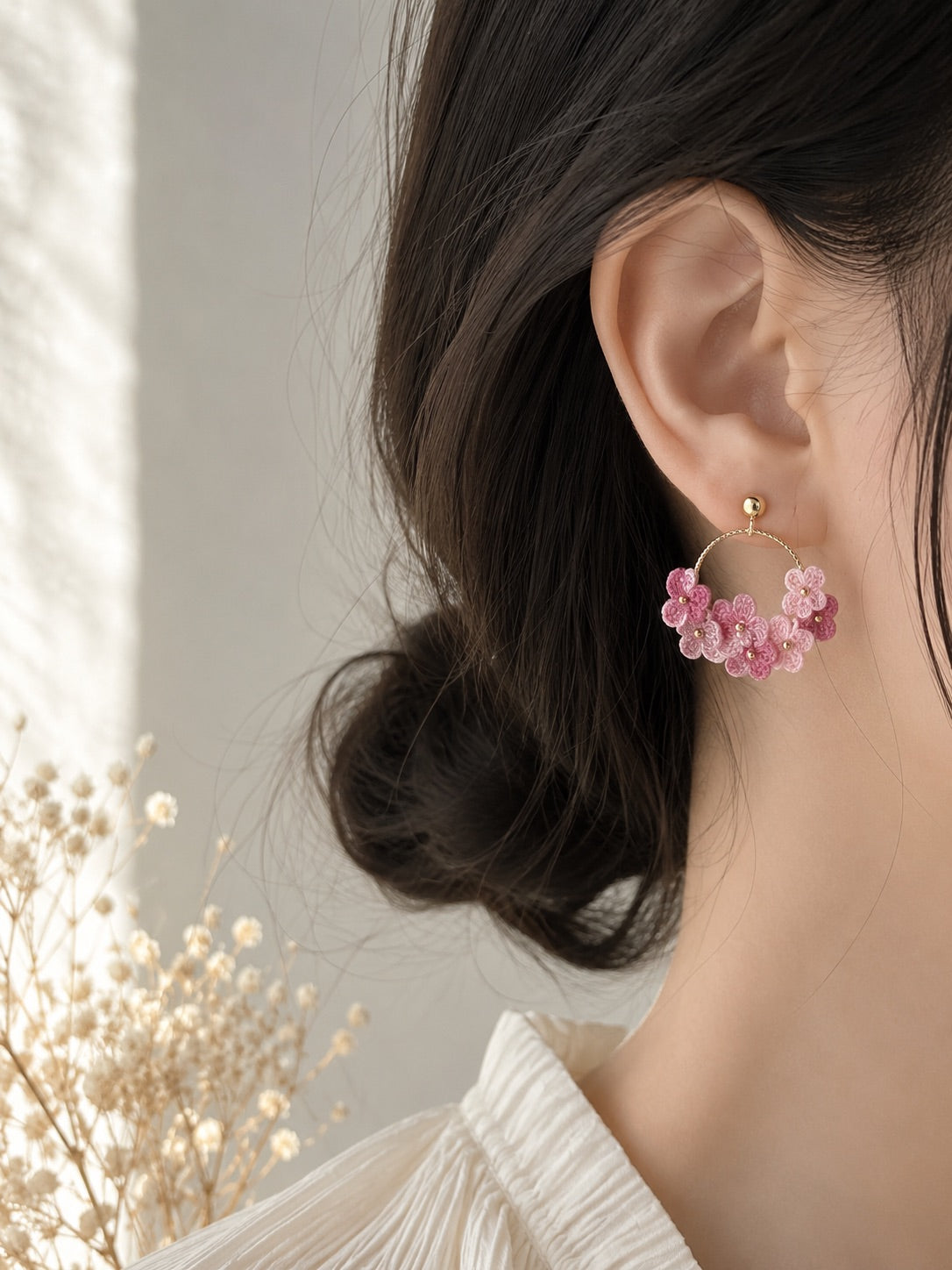 Spring Bloom Earrings Pink Model.