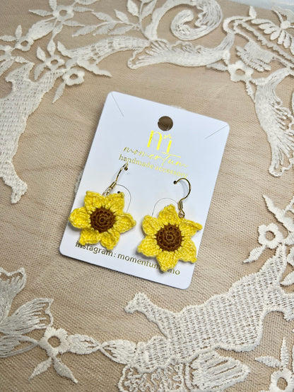 Sunflower Earrings Closed Up.